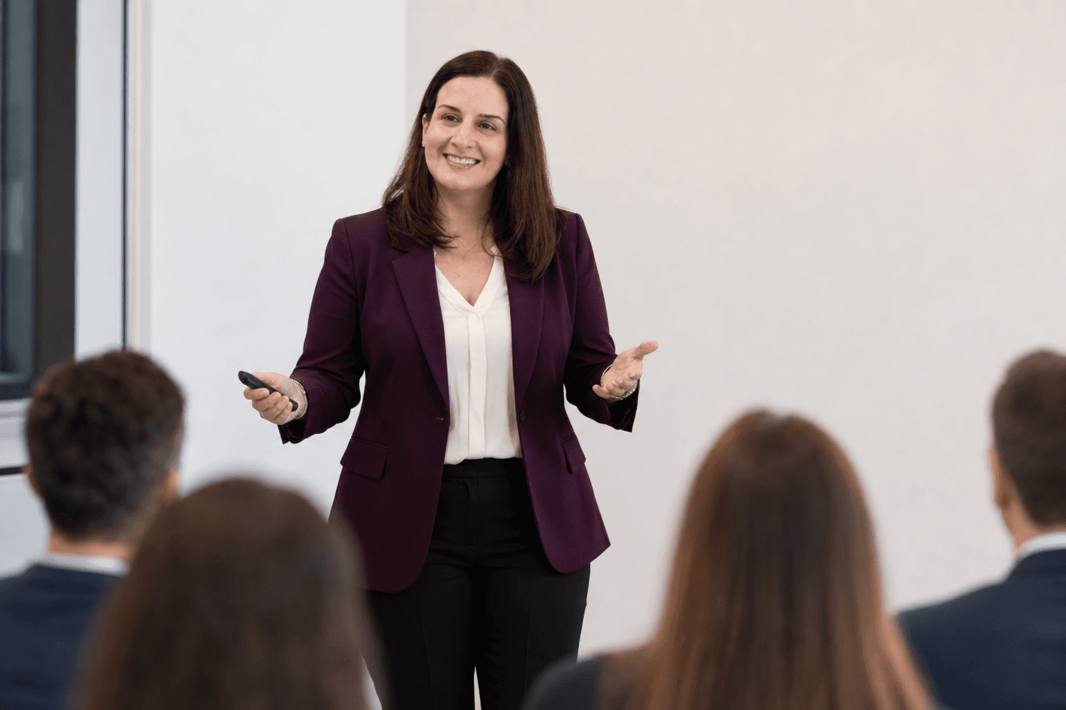 Amelia Ghofrany speaking to an audience at a leadership event
